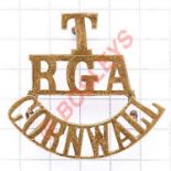 T / RGA / CORNWALL brass Royal Garrison Artillery shoulder title circa 1908-20. Loops Defended