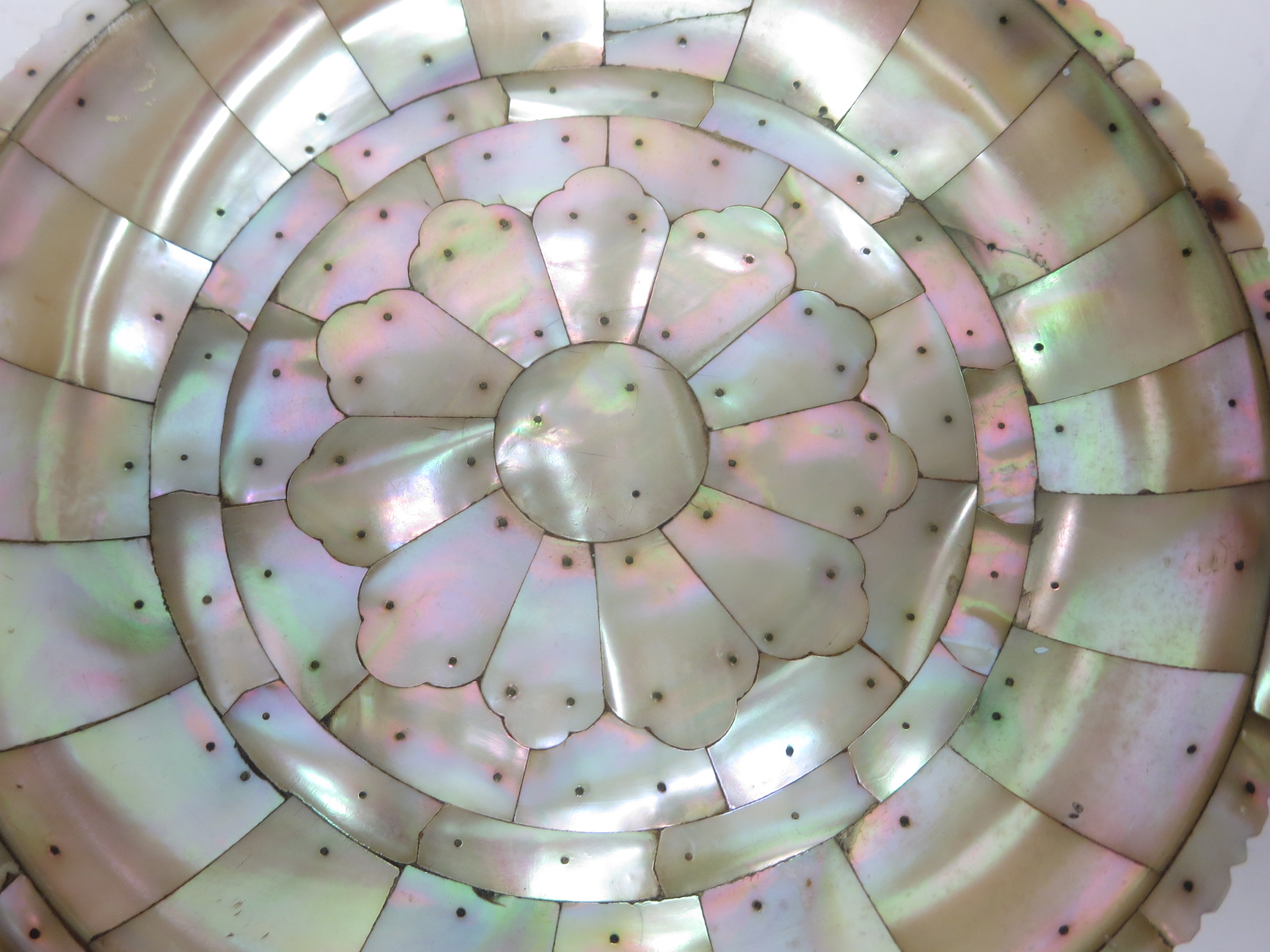 A rare Indo-Portuguese mother of pearl and brass Dish, Gujarat, India, 17th Centuryof shallow - Image 4 of 8
