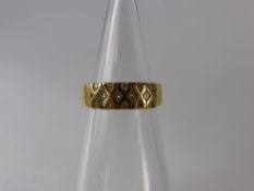 A Lady's 18 Ct Yellow Gold and Diamond Ring, 10 x 1.5 pt, 4 x 6 pt Princess cut dias, size O, approx