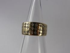 A Lady's 18 Ct White Gold and Diamond Ring, 27 x 1 pt dias, size M, approx 7.8 gms.