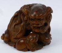 Edo/Meiji Period Japanese Netsuke, carved box wood netsuke depicting a crouching Shi-Shi.