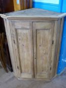 A Vintage Pine Kitchen Corner Cupboard, with three internal shelves, approx 100 x 80 x 48 cms