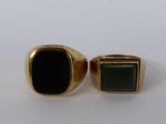 A Gentleman's 9 Ct Gold Black Onyx Ring size S, together with a gentleman's 9 ct gold green stone