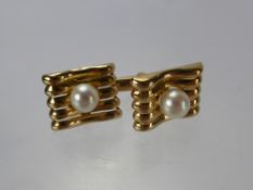 A Pair of 14 Ct Yellow Gold and Cultured Pearl Cuff Links, mm QH, approx wt 8.4 gms..