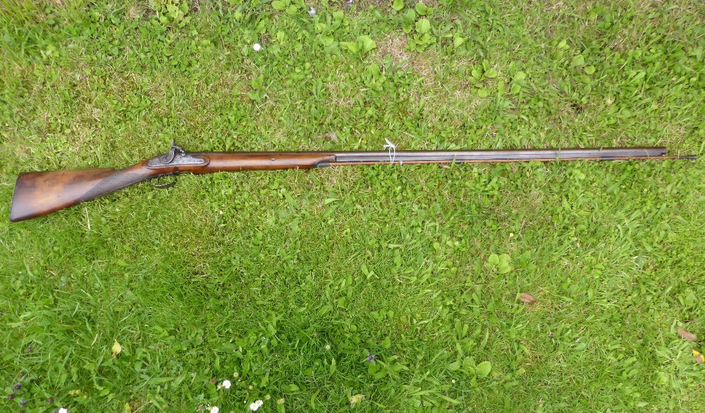 An English Single Barrel Percussion Shotgun, converted from flintlock, from early 1800's, approx 125 - Image 2 of 5