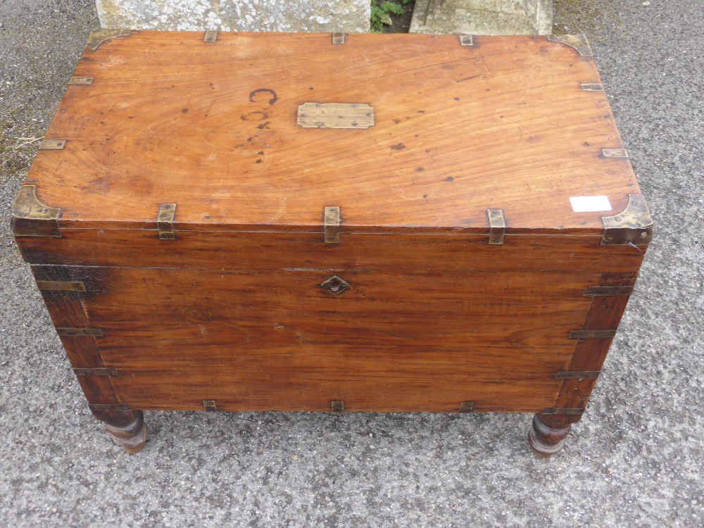 A Georgian Mahogany Campaign Chest, the chest having panel lidded candle box with letter rack, on - Bild 2 aus 2