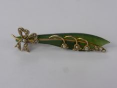 A Lady's 9 ct Gold, Jade, Diamond and Seed Pearl Brooch, the brooch in the form of a leaf, approx wt