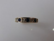 A Lady's Antique 18 ct Yellow Gold Sapphire and Diamond Ring, sapp 4 mm, 4 x 3.5 pt dias (2 x dias