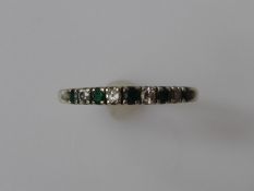 A Lady's 18 ct White Gold Emerald and Diamond Ring, 5 x 1.9 mm - 2.2 mm emerald, 2 x 3.5 pts and 2 x