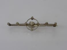 A Lady's White Gold and Platinum Art Deco Diamond Bar Brooch. 25 - 30 pts old cut dias.