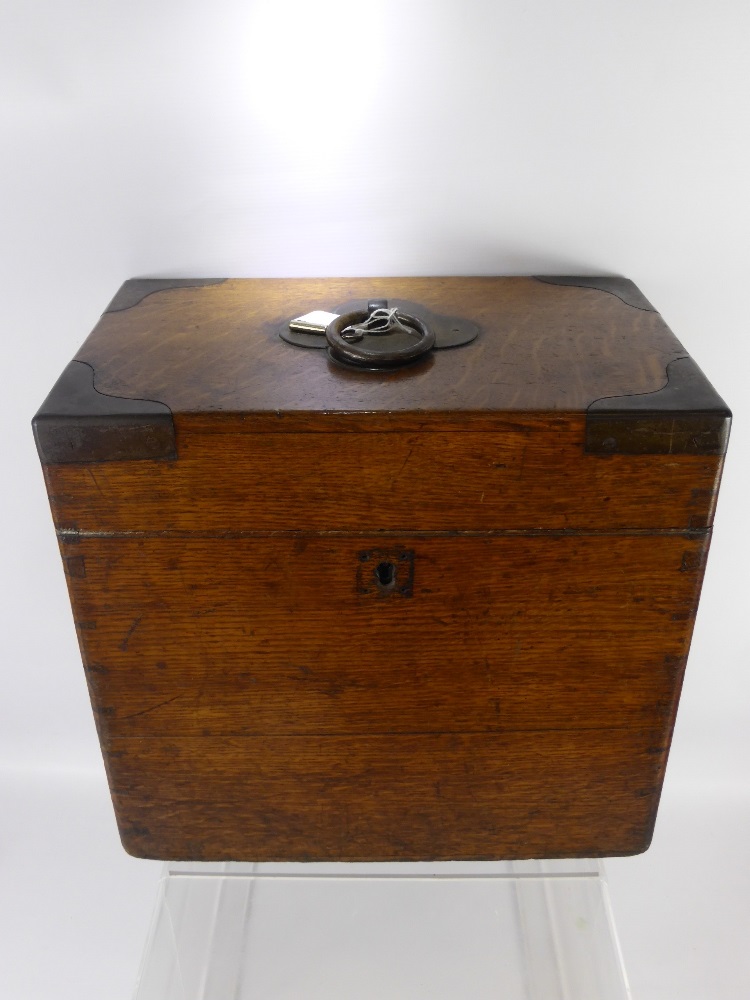 An Antique Oak Lockable Document Box, approx 35 x 22 x 33 cms