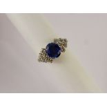 A Lady's 18 ct Yellow Gold 1.62 ct (approx) Cornflower Blue Sapphire Ring, the sapphire measuring