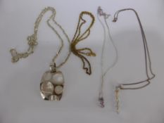 A Collection of Miscellaneous Jewellery, including a lady's 925 hallmarked mother of pearl pendant