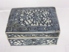 Antique Chinese Blue and White Seal Paste Box, the interior of the box depicting a Chinese