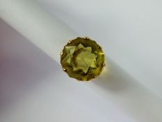 A Lady's 9ct Green Stone Ring, size P, approx 6.2 gms