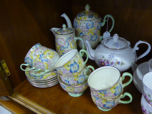 A Part Queen Anne 'Narcissus' Tea Set, including tea pot, cake plate, six tea plates, six cups and - Image 3 of 3