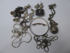 A Quantity of Vintage and Antique Silver Jewellery, including a gate link neck chain, Art Nouveau