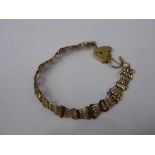 A Lady's 9 ct Gold Gate-Link Bracelet, with heart-form clasp, approx 7 gms