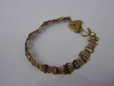 A Lady's 9 ct Gold Gate-Link Bracelet, with heart-form clasp, approx 7 gms