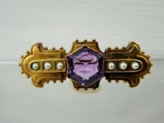 A Lady's Edwardian 14 ct Amethyst and Seed-Pearl Pendant Brooch, amethyst measures 13 mm, six seed