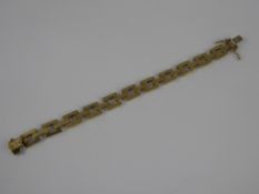 A Gentleman's 18 ct Gold Curb-Link Bracelet, with additional links, approx 23 gms