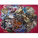 MIXED BAG OF COSTUME JEWELLERY