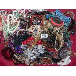 MIXED BAG OF COSTUME JEWELLERY