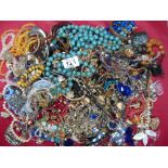 MIXED BAG OF COSTUME JEWELLERY