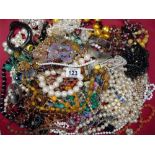 MIXED BAG OF COSTUME JEWELLERY