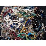 MIXED BAG OF COSTUME JEWELLERY