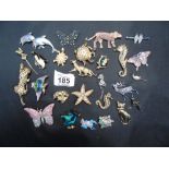 COLLECTION OF 26 ANIMAL BROOCHES