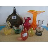 ASSORTED COLOURED GLASS ITEMS