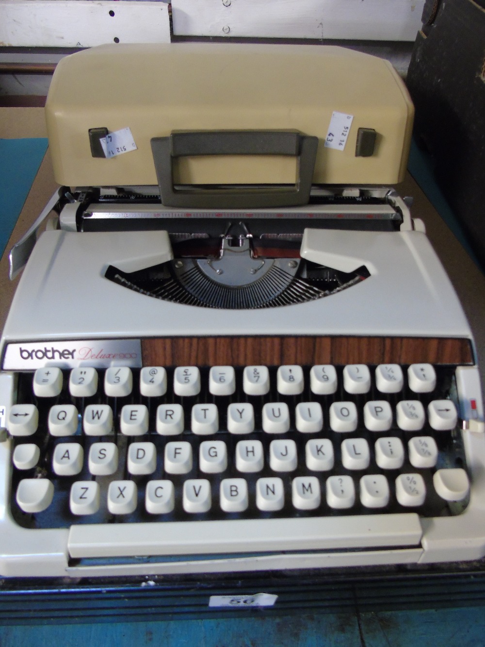 A BROTHER DE LUXE VINTAGE  CASED TYPEWRITER