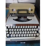 A BROTHER DE LUXE VINTAGE  CASED TYPEWRITER