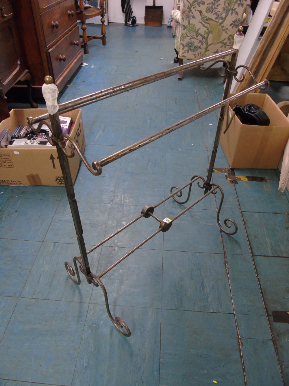 METAL VICTORIAN TOWEL RAIL