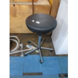 ADJUSTABLE HAIRDRESSERS STOOL