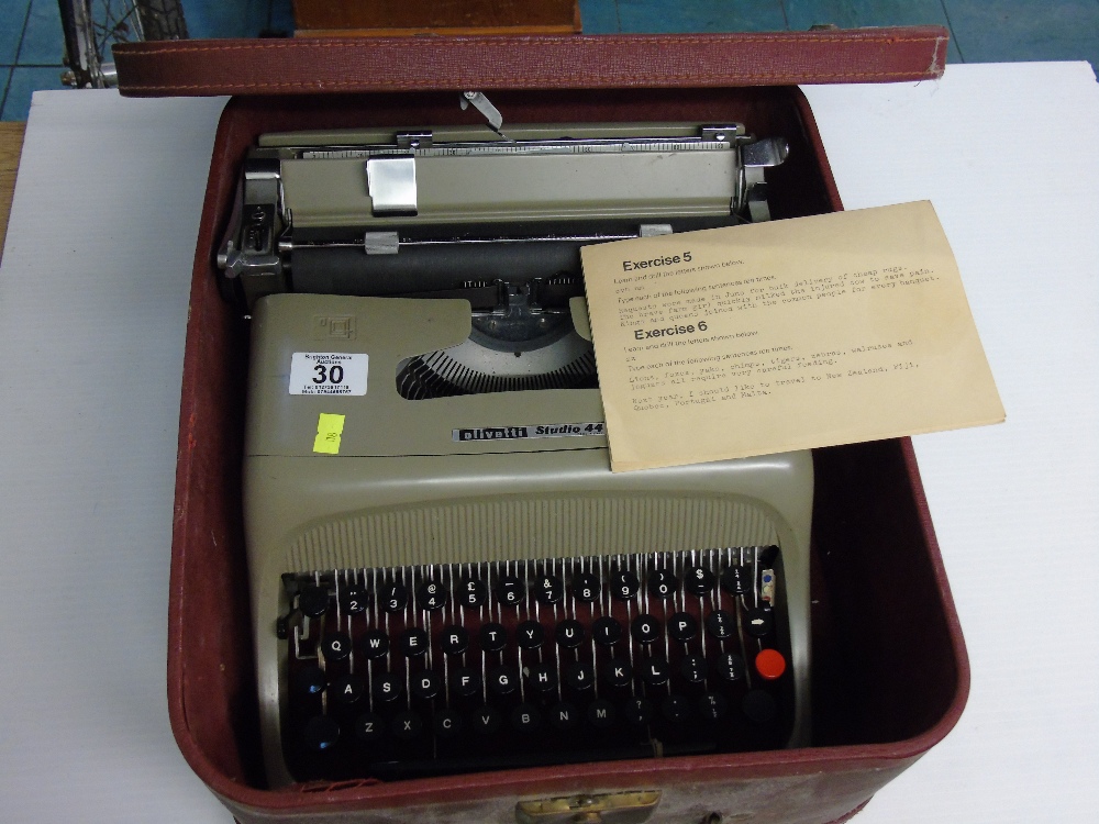 VINTAGE OLIVETTI STUDIO TYPEWRITER