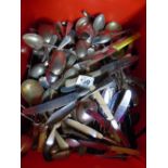 LARGE QUANTITY OF CUTLERY