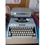 VINTAGE CASED IMPERIAL TYPEWRITER