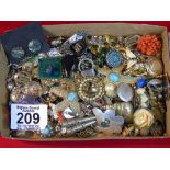 QUANTITY OF PAIRS OF VINTAGE EARRINGS