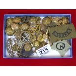 QUANTITY ARMY ITEMS INCLUDING ROYAL SUSSEX SHOULDER TITLES & BUTTONS