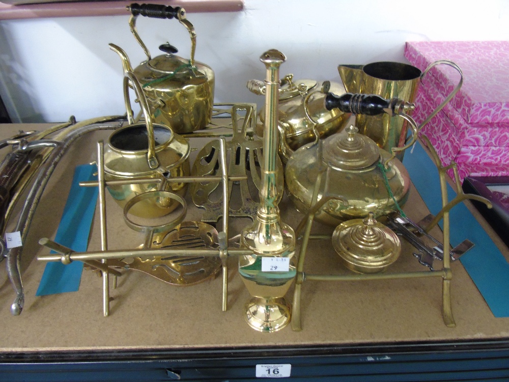 QUANTITY OF BRASS ITEMS INCL KETTLES AND JUGS