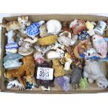 QUANTITY OF SMALL ANIMAL FIGURES