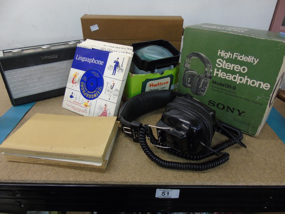 MIXED ITEMS INCLUDING VINTAGE ROBERTS RADIO