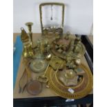 COLLECTION OF BRASS ITEMS