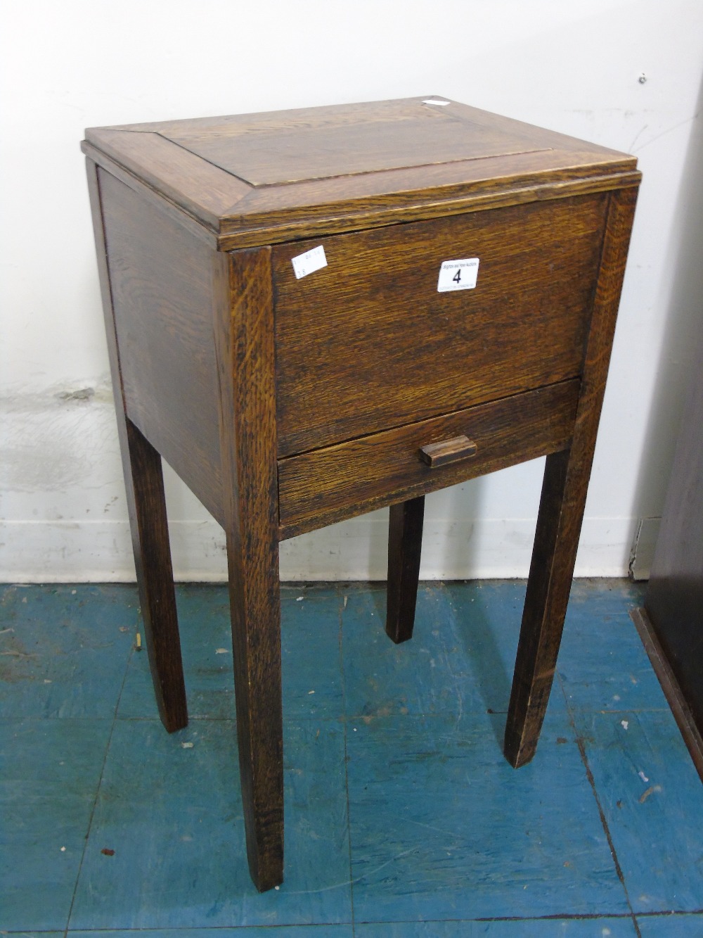 VINTAGE OAK SEWING BOX