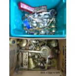 QUANTITY OF CUTLERY & BRASS ITEMS