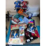 ASSORTED TOYS INCLUDING 2 OTTOBOTS, TOMY & STAR WA