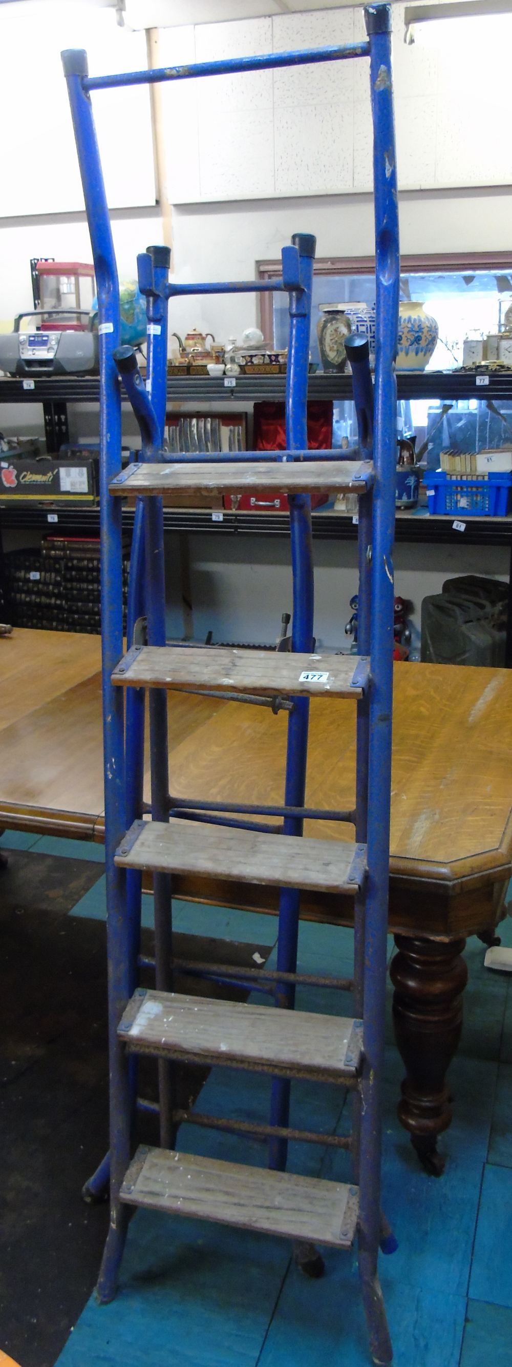 METAL STEP LADDER