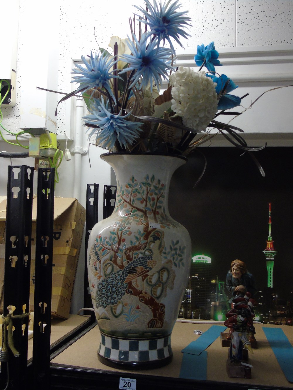 LARGE VASE DECORATED WITH PEACOCKS